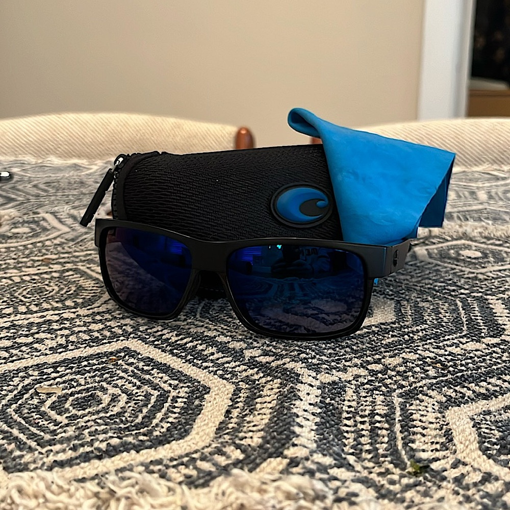 Costa Half Moon Polarized Black with Blue Lenses. 580P